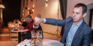 30 szakember hozza meg a végső döntést