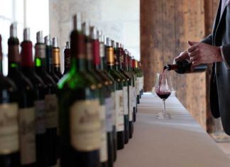 Mennyit érnek a borospalackokra ragasztott díjak?