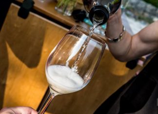 Borkóstoló a Nádasdy-vár ódon falai között