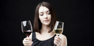 Az agyunk becsap minket: jobban ízlik a drágább bor