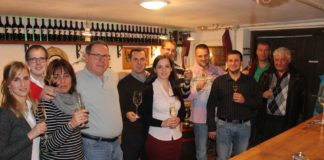 Pezsgővel koccintottak a borászok