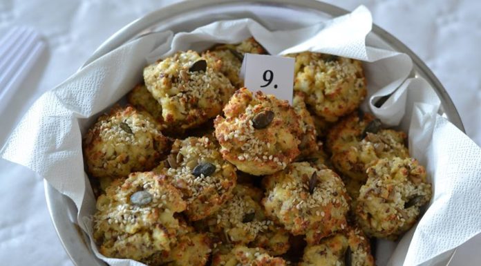 Sokmagvas-túrós zabpogácsa