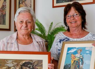 Világlátott, szívesen utazó nyugdíjasként élnek, minden rendezvényen segítenek