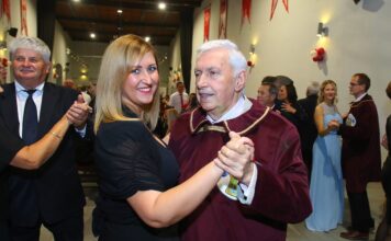 Hajnalig mulattak a hegy levének barátai Kőszegen