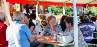 Bordélután és karaokeparti volt a csepregi hegyen