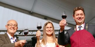 A Láng-pincészet 2021-es évjáratú Syrah bora nyerte el a város bora címet Kőszegen – a szüret megnyitóján hirdettek eredményt