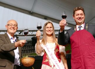 A Láng-pincészet 2021-es évjáratú Syrah bora nyerte el a város bora címet Kőszegen – a szüret megnyitóján hirdettek eredményt