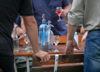 Vörösmarty: Fölfelé megy a borban a gyöngy, jól teszi…”