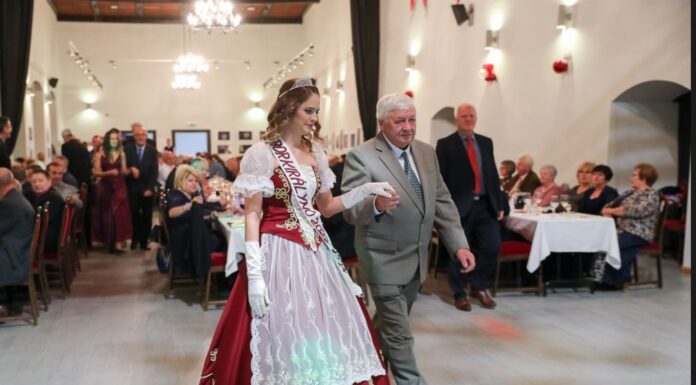 Nagykorú lett a kőszegi borbál – végig tele volt a táncparkett a Lovagteremben